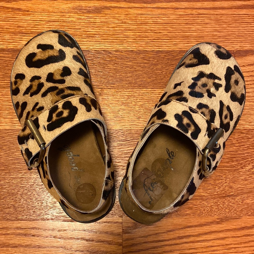 Super cool Free People Clogs